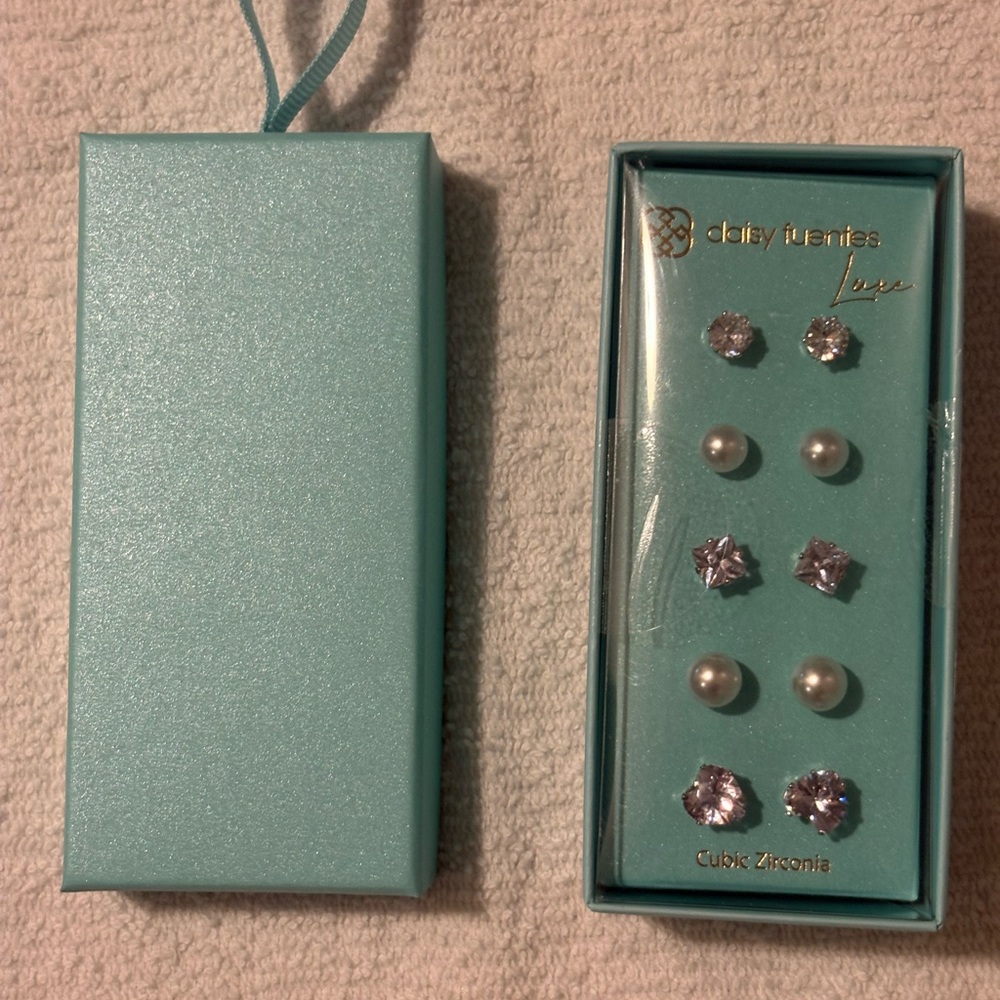 Daisy Fuentes Silver and Pearl Stud Earrings
